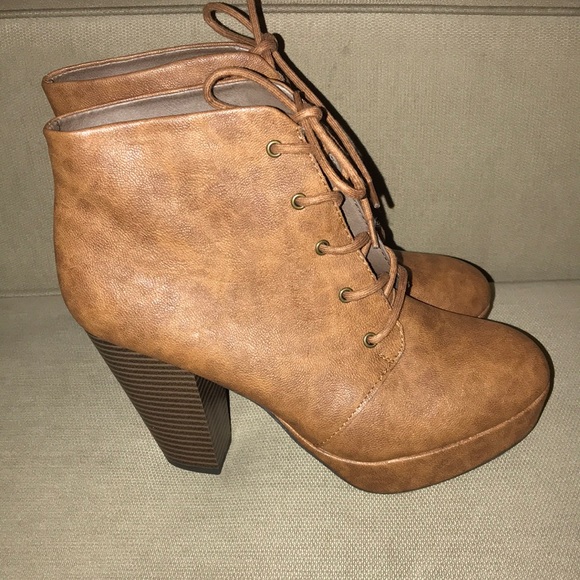 Laced up Booties - Picture 2 of 4